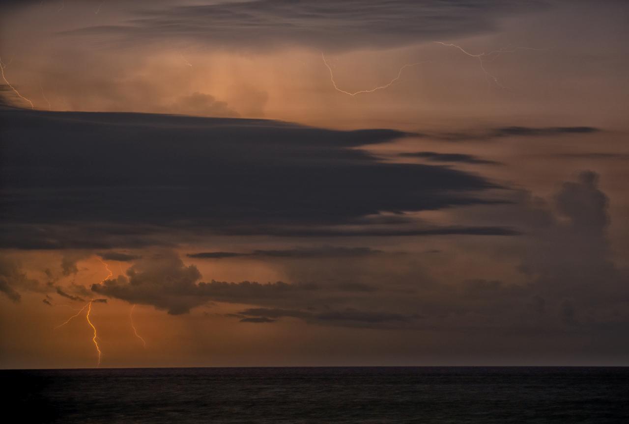 Quando il mare diventa un motore elettrico: cronaca di una tempesta estiva